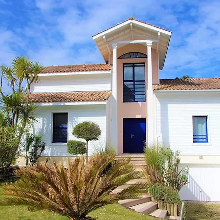Nyaraló Beautiful Duplex House With Terrace And Garden